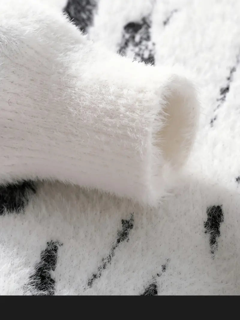 Commisely Abstract Black & White Knitted Sweater